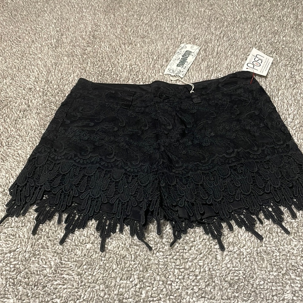 NWTs Boutique Ladies Monoreno black lace shorts Sz Medium